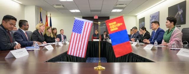 NASA image: Mongolian Prime Minister and NASA Deputy Administrator Meet