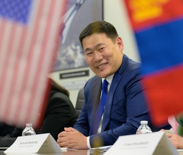 NASA image: Mongolian Prime Minister and NASA Deputy Administrator Meet