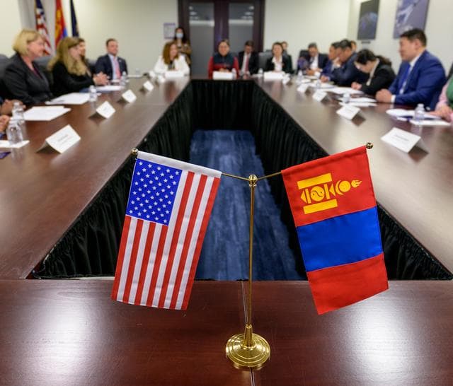 NASA image: Mongolian Prime Minister and NASA Deputy Administrator Meet