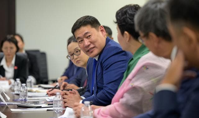 NASA image: Mongolian Prime Minister and NASA Deputy Administrator Meet