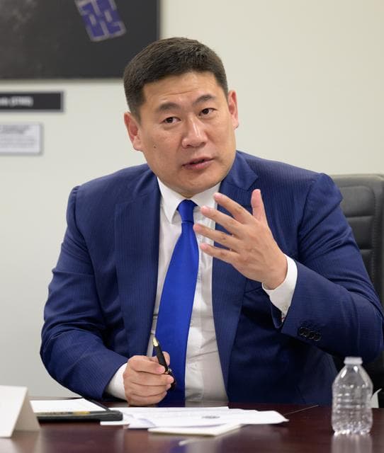 NASA image: Mongolian Prime Minister and NASA Deputy Administrator Meet