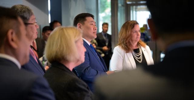 NASA image: Mongolian Prime Minister and NASA Deputy Administrator Meet