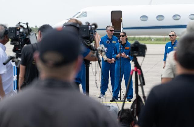 NASA image: NASA’s SpaceX Crew-7 Crew Arrival for Prelaunch Activities