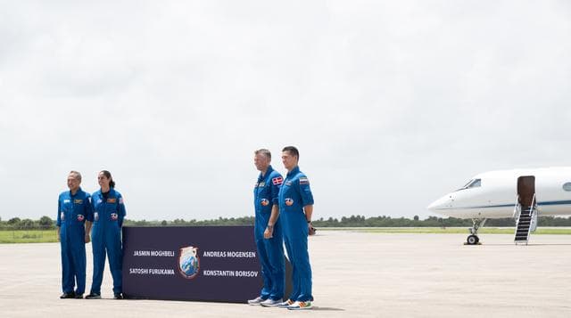 NASA image: NASA’s SpaceX Crew-7 Crew Arrival for Prelaunch Activities