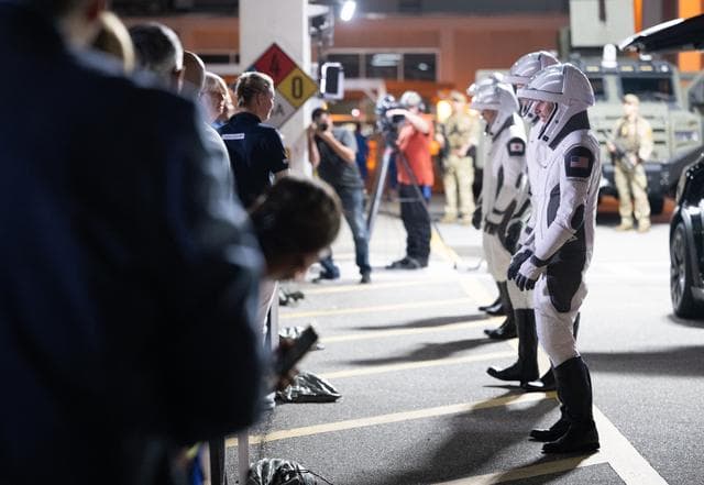NASA image: NASA’s SpaceX Crew-7 Crew Walkout