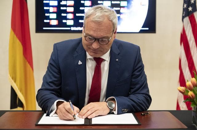 NASA image: Germany Artemis Accords Signing