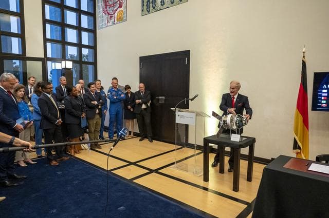 NASA image: Germany Artemis Accords Signing