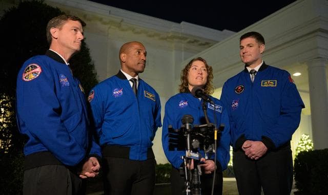 NASA image: NASA’s Artemis II Crew Meet with President, VP at White House