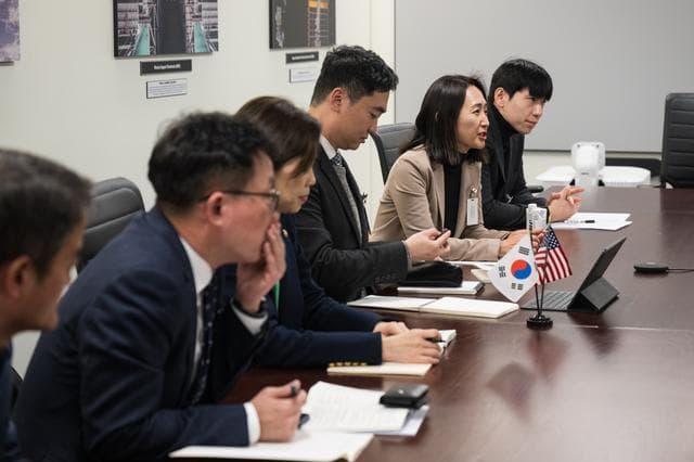 NASA image: NASA Deputy Admin Meets with Korean Vice Minister for Science an