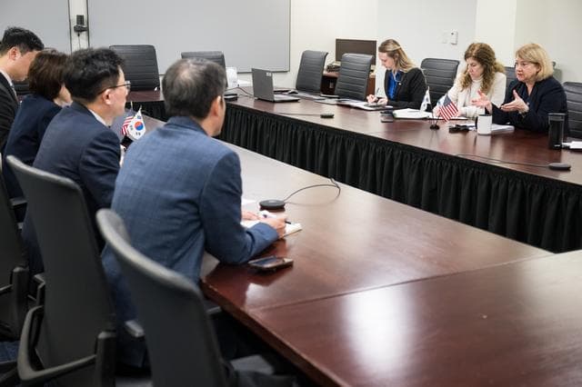 NASA image: NASA Deputy Admin Meets with Korean Vice Minister for Science an