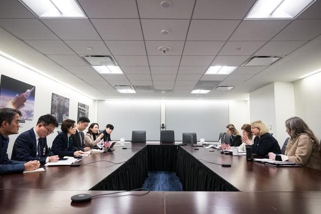 NASA image: NASA Deputy Admin Meets with Korean Vice Minister for Science an