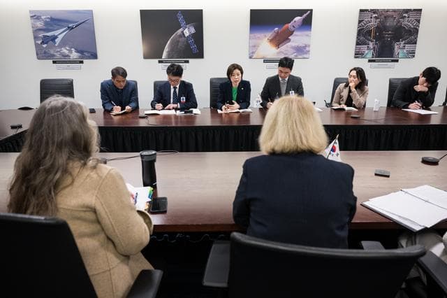 NASA image: NASA Deputy Admin Meets with Korean Vice Minister for Science an