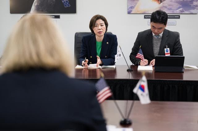 NASA image: NASA Deputy Admin Meets with Korean Vice Minister for Science an