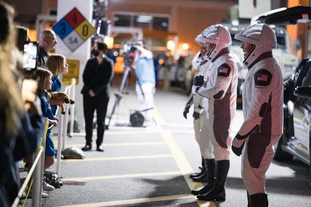 NASA image: NASA’s SpaceX Crew-8 Crew Walkout