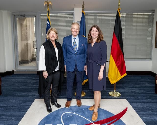 NASA image: Pam Melroy meets with German Coordinator Anna Christmann