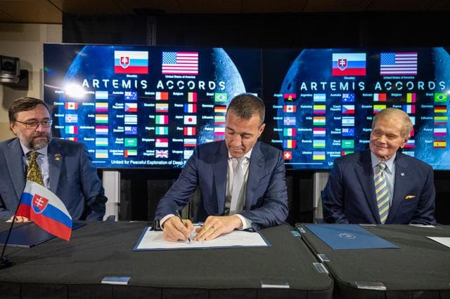 NASA image: Slovakia Artemis Accords Signing