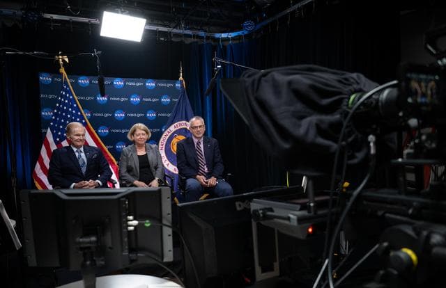 NASA Leadership Speaks with Boeing CFT Crew