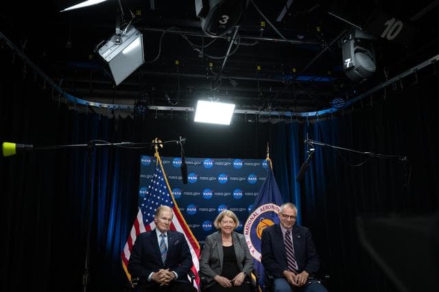 NASA image: NASA Leadership Speaks with Boeing CFT Crew