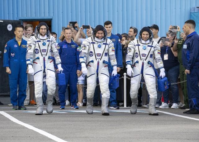 NASA image: Expedition 72 Preflight