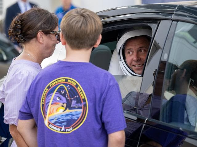 NASA image: NASA’s SpaceX Crew-9 Crew Walkout