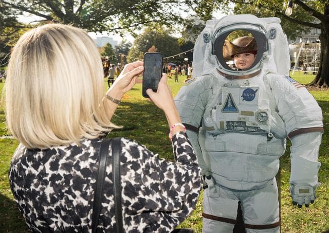 NASA image: White House Hallo-READ Event