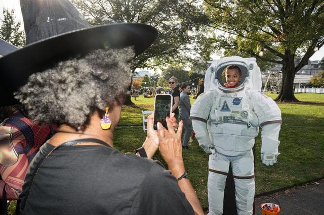 NASA image: White House Hallo-READ Event