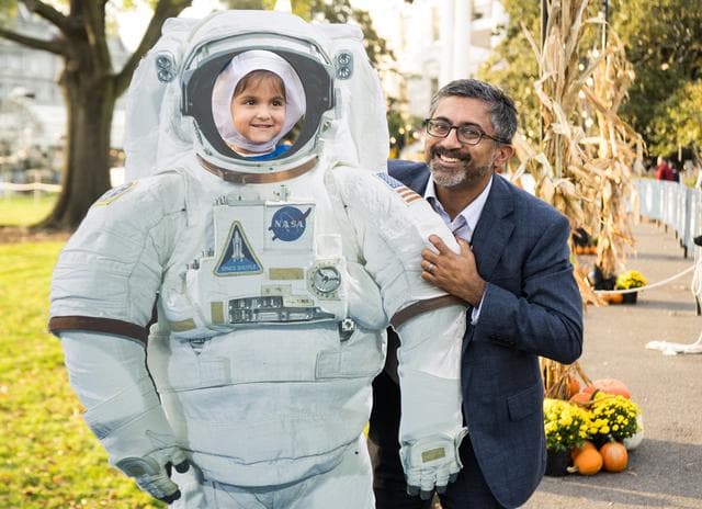 NASA image: White House Hallo-READ Event