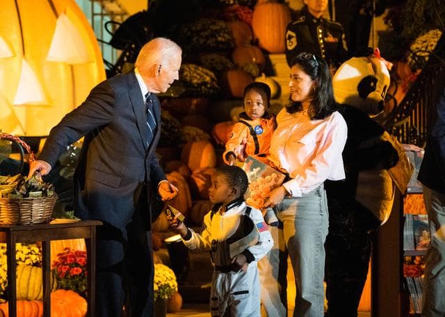 NASA image: White House Hallo-READ Event