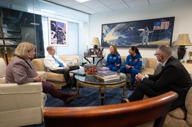 NASA image: Expediton 70 Astronauts Meet with Agency Leadership
