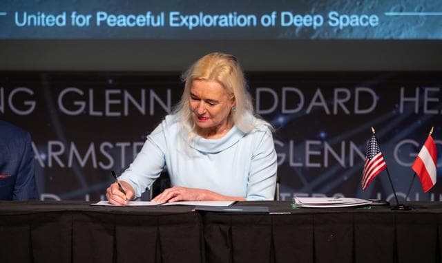 NASA image: Republic of Austria Artemis Accords Signing