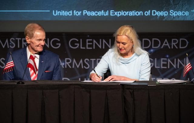 NASA image: Republic of Austria Artemis Accords Signing