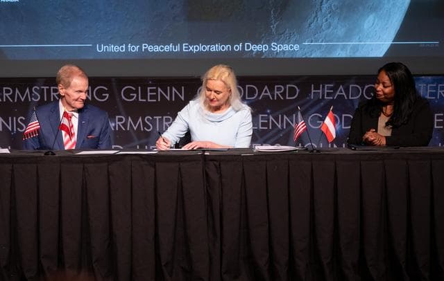 NASA image: Republic of Austria Artemis Accords Signing
