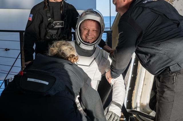 NASA image: NASA’s SpaceX Crew-9 Splashdown