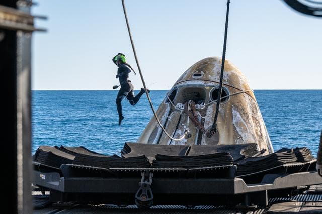NASA image: NASA’s SpaceX Crew-9 Splashdown