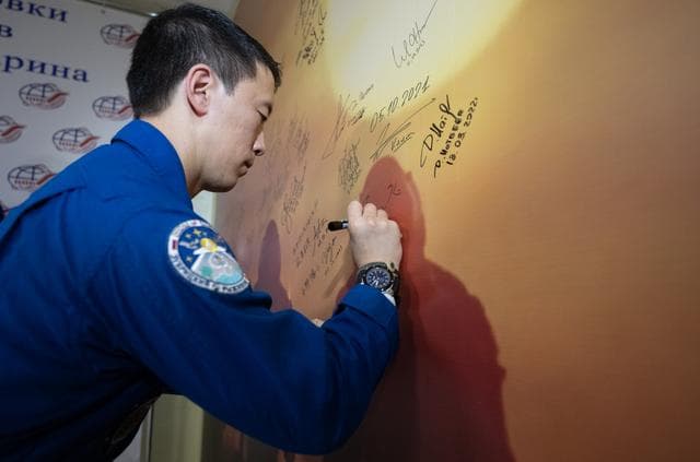 NASA image: Expedition 72 Preflight