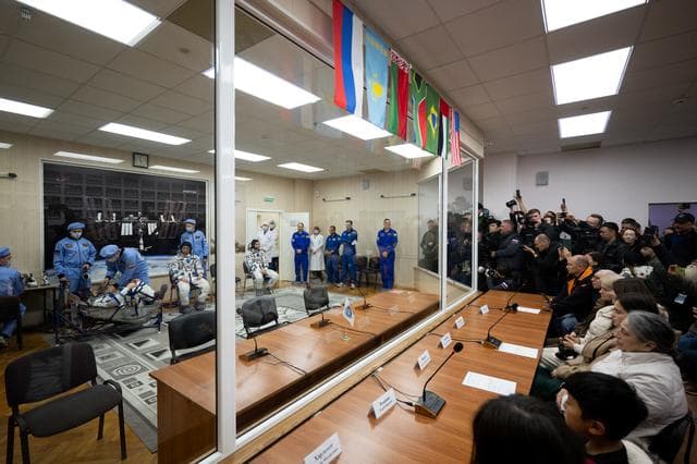 NASA image: Expedition 73 Preflight