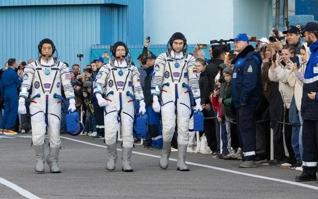 NASA image: Expedition 73 Preflight