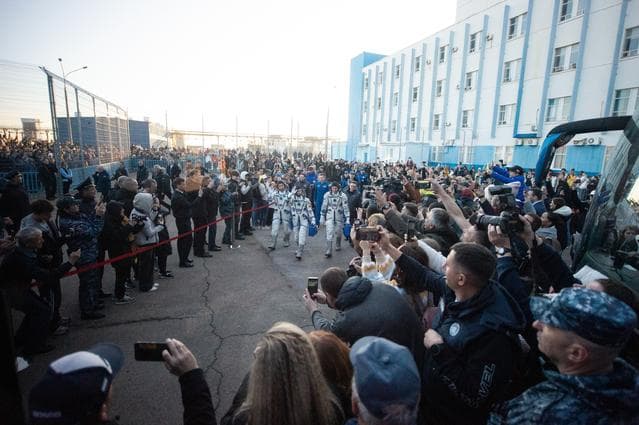NASA image: Expedition 73 Preflight