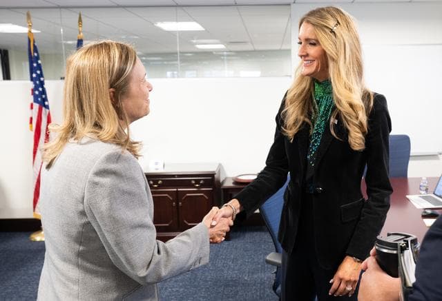 NASA image: SBA Administrator at NASA Headquarters