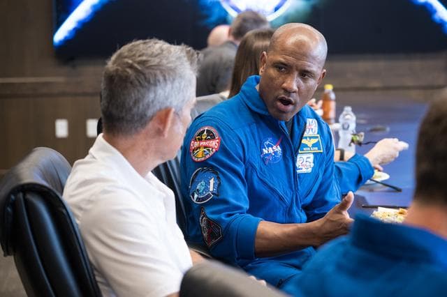 NASA image: Acting Administrator Sean Duffy Meets with Artemis II Astronauts