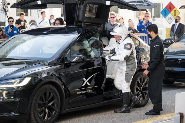 NASA image: NASA’s SpaceX Crew-11 Crew Walkout
