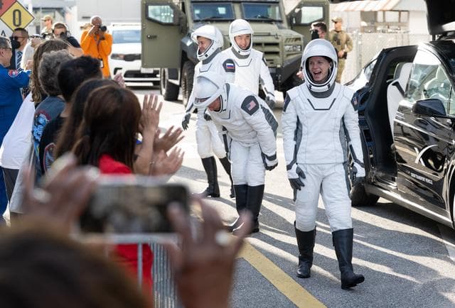 NASA image: NASA’s SpaceX Crew-11 Crew Walkout