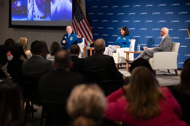NASA image: NASA Astronauts Wilmore and Williams at Boeing Headquarters