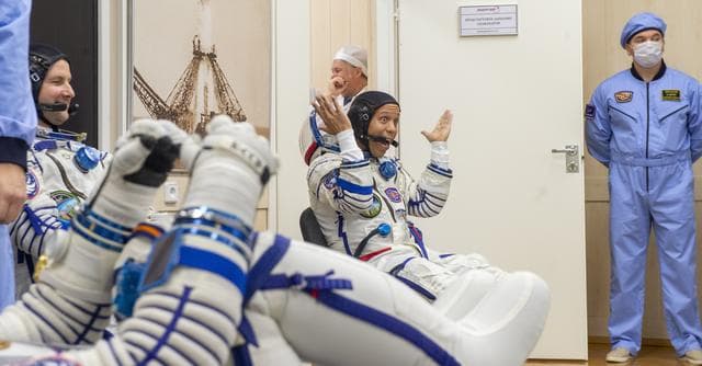 NASA image: Expedition 74 Preflight