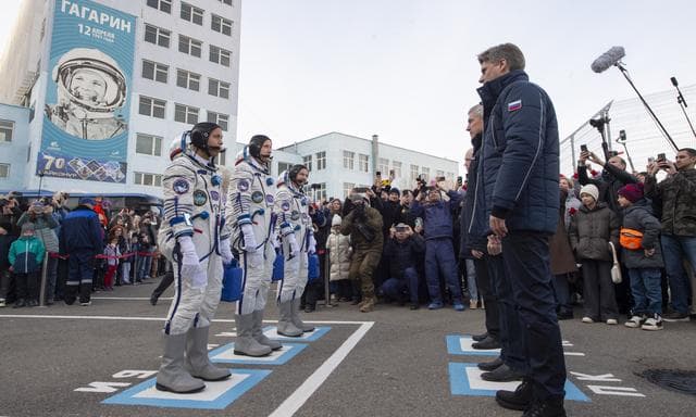 NASA image: Expedition 74 Preflight