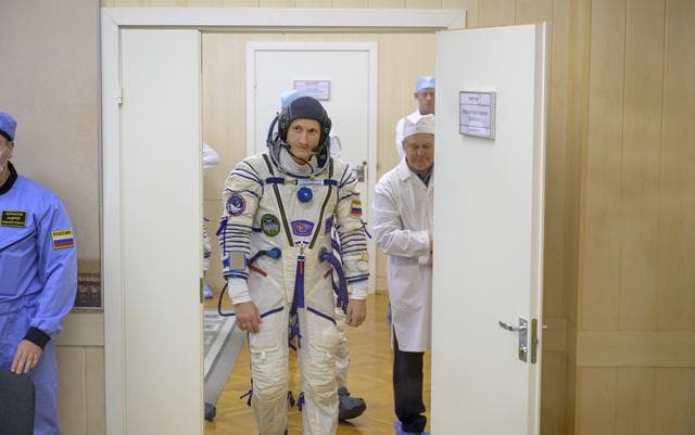 NASA image: Expedition 74 Preflight