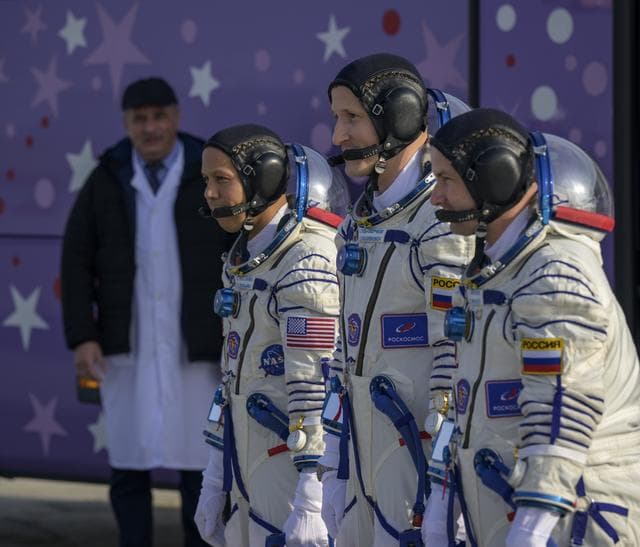 NASA image: Expedition 74 Preflight