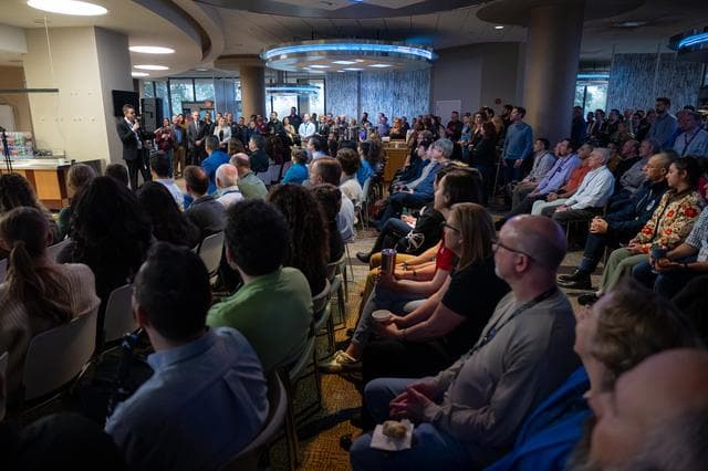 NASA image: Administrator Isaacman Visits Johnson
