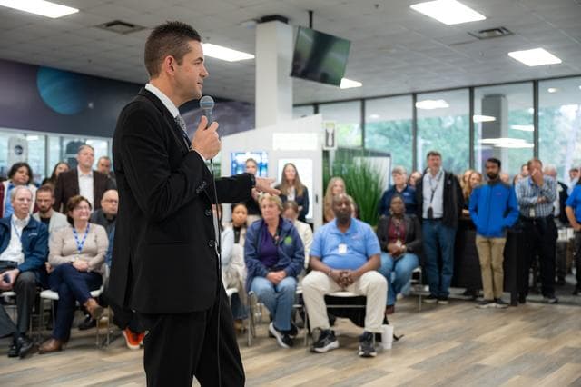 NASA image: Administrator Isaacman Visits Johnson