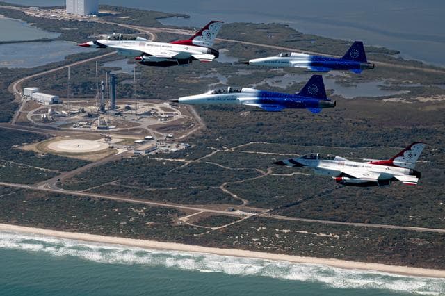 NASA image: Administrator Isaacman F-5s and USAF Thunderbirds F-16s Flight